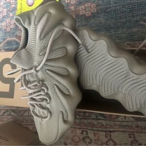 Yeezy Sneakers in Light Gray